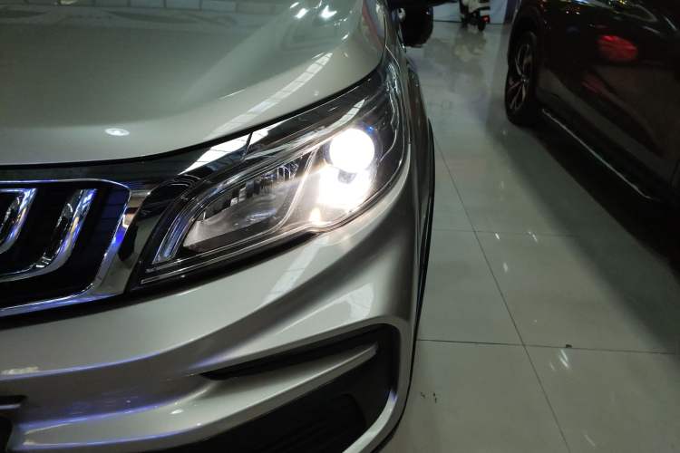Used Geely Auto Vision X3 2019 Upgraded Model 1.5L CVT Prestige Version Left Front Headlight