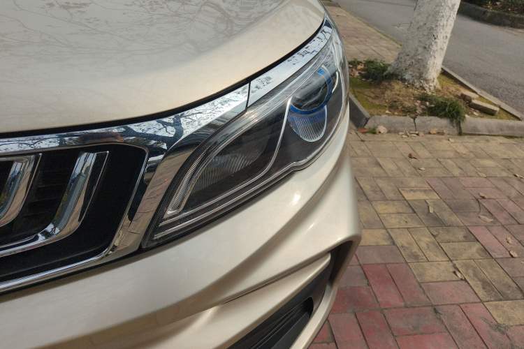 Used Geely Auto Vision X3 2019 Upgraded Model 1.5L CVT Prestige Version Left Front Headlight