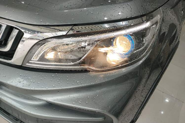 Used Geely Auto Vision X3 2019 Upgraded Model 1.5L CVT Prestige Version Left Front Headlight