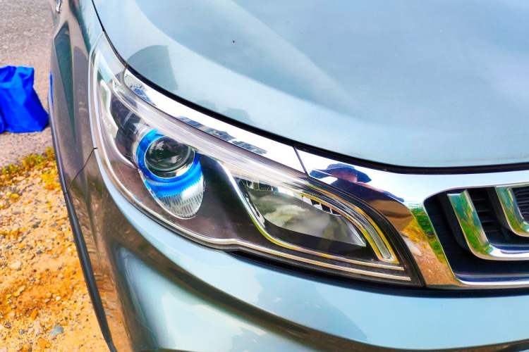 Used Geely Auto Vision X3 2019 Upgraded Model 1.5L CVT Elite Version Right Front Headlight