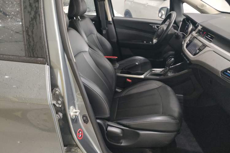 Used Geely Auto Vision X3 2019 Upgraded Model 1.5L CVT Prestige Version Right Front Seat