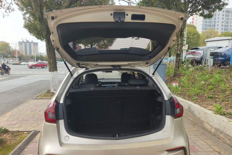 Used Geely Auto Vision X3 2019 Upgraded Model 1.5L CVT Prestige Version Trunk