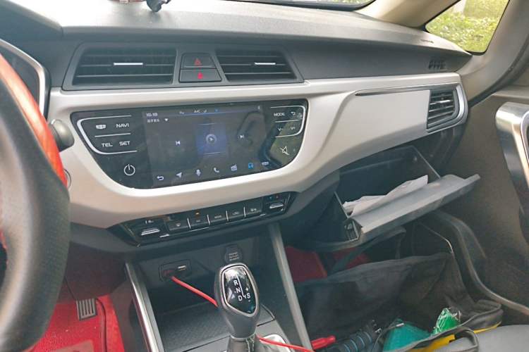 Used Geely Auto Vision X3 2019 Upgraded Model 1.5L CVT Prestige Version Audio And AC Panel