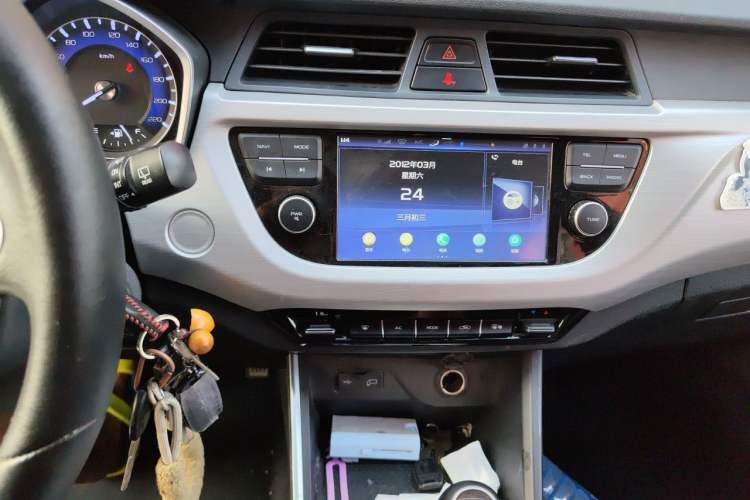 Used Geely Auto Vision X3 2019 Upgraded Model 1.5L Manual Elite Version Audio And AC Panel