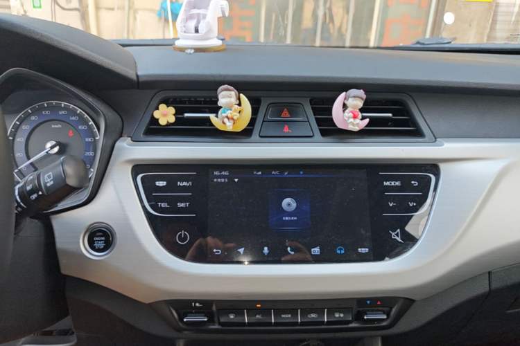 Used Geely Auto Vision X3 2019 Upgraded Model 1.5L CVT Prestige Version Audio And AC Panel