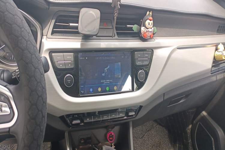 Used Geely Auto Vision X3 2019 Upgraded Model 1.5L CVT Elite Version Audio And AC Panel