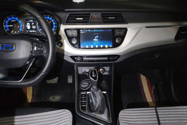 Used Geely Auto Vision X3 2019 Upgraded Model 1.5L CVT Elite Version Audio And AC Panel