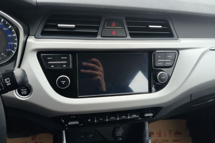 Used Geely Auto Vision X3 2019 Upgraded Model 1.5L CVT Elite Version Audio And AC Panel