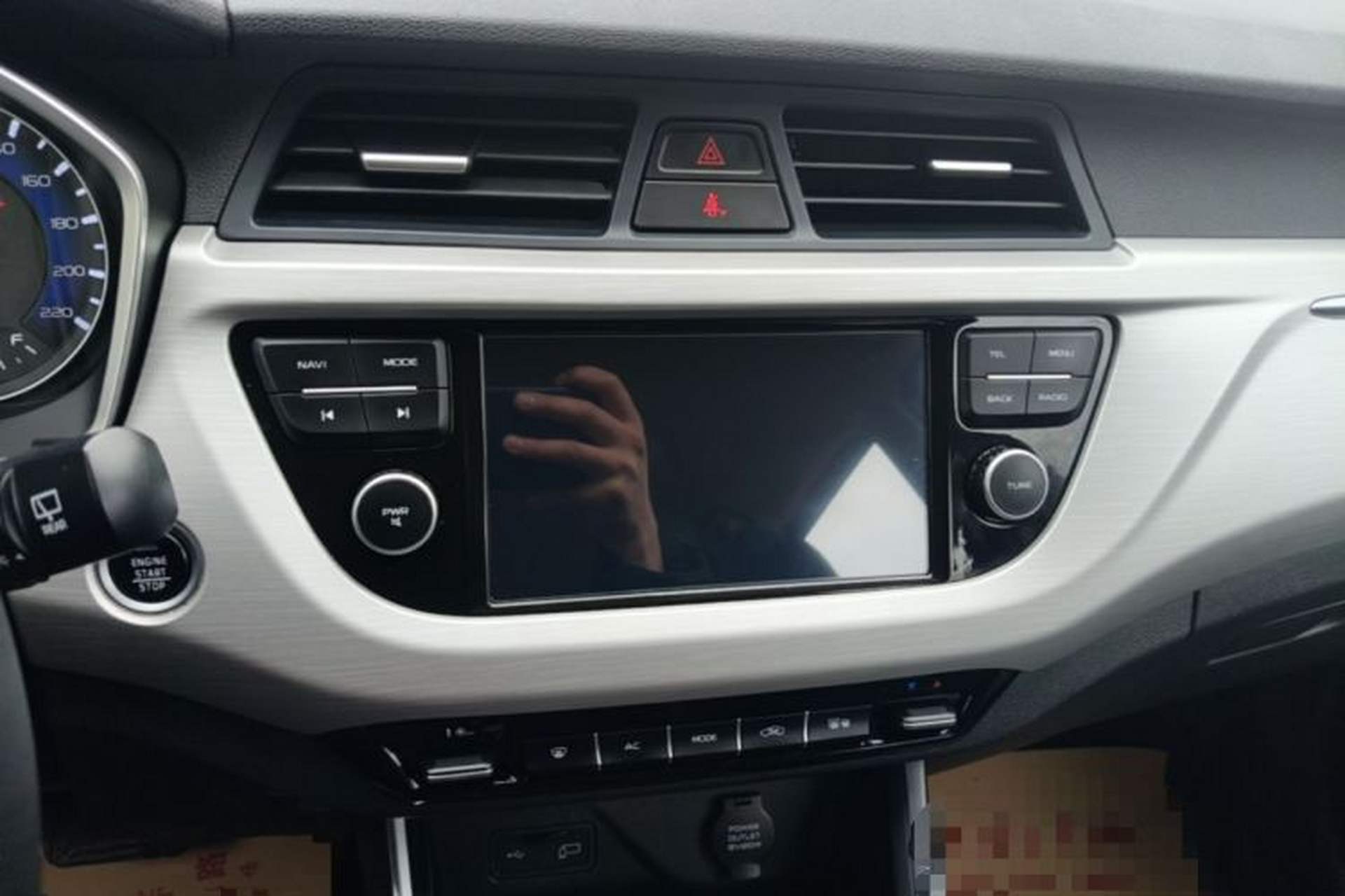 Used Geely Auto Vision X3 2019 Upgraded Model 1.5L CVT Elite Version Audio And AC Panel
