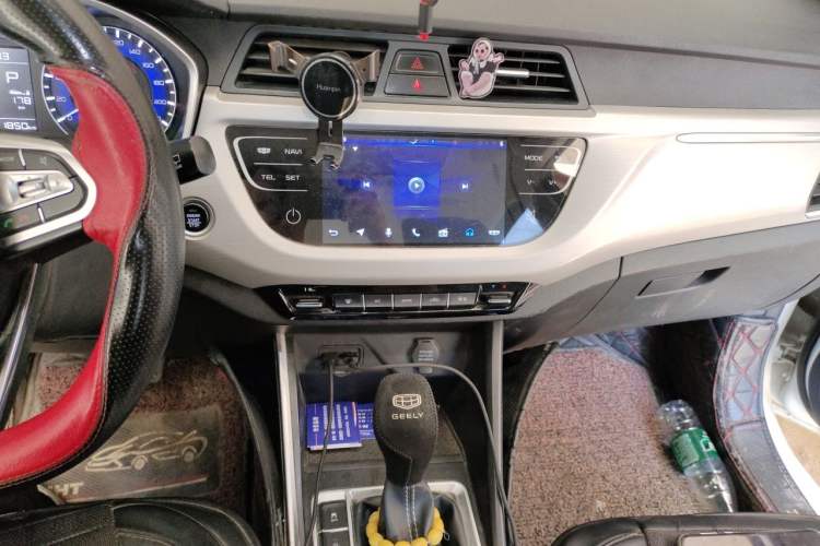 Used Geely Auto Vision X3 2019 Upgraded Model 1.5L CVT Prestige Version Audio And AC Panel