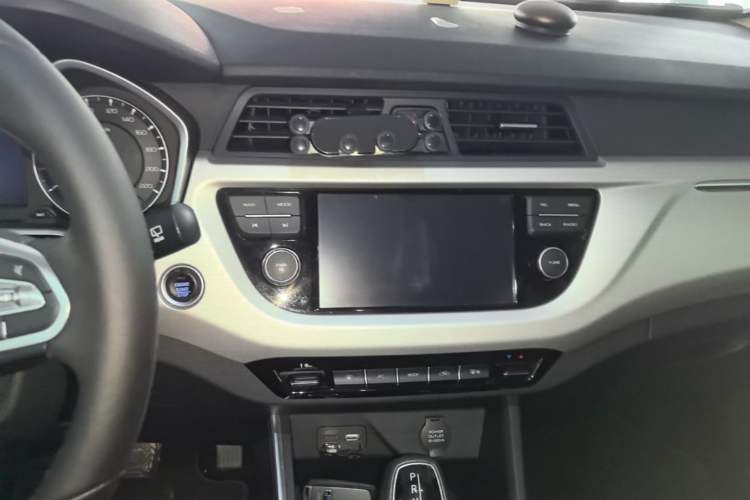 Used Geely Auto Vision X3 2019 Upgraded Model 1.5L CVT Elite Version Audio And AC Panel