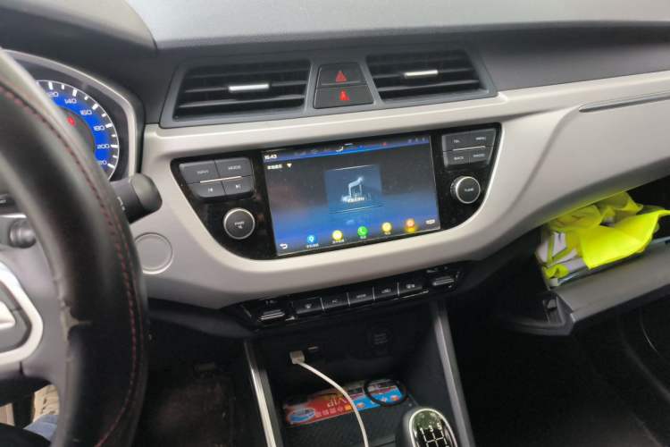 Used Geely Auto Vision X3 2019 Upgraded Model 1.5L Manual Elite Version Audio And AC Panel