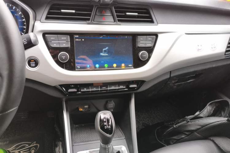 Used Geely Auto Vision X3 2019 Upgraded Model 1.5L CVT Prestige Version Audio And AC Panel