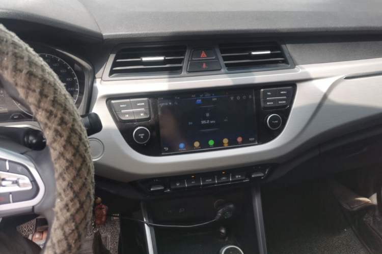 Used Geely Auto Vision X3 2019 Upgraded Model 1.5L Manual Elite Version Audio And AC Panel