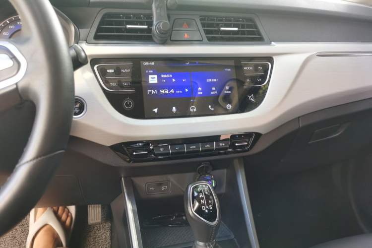 Used Geely Auto Vision X3 2019 Upgraded Model 1.5L CVT Prestige Version Audio And AC Panel
