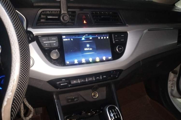 Used Geely Auto Vision X3 2019 Upgraded Model 1.5L Manual Elite Version Audio And AC Panel