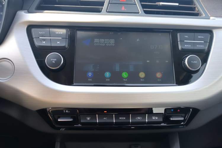 Used Geely Auto Vision X3 2019 Upgraded Model 1.5L Manual Luxury Version Audio And AC Panel