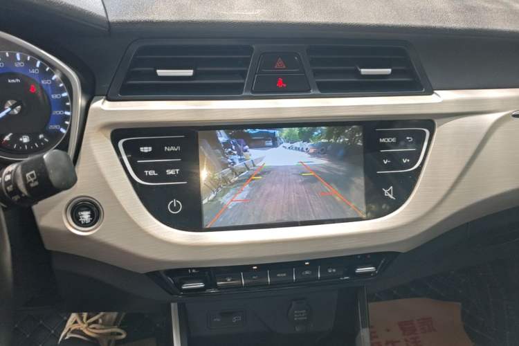 Used Geely Auto Vision X3 2019 Upgraded Model 1.5L CVT Prestige Version Audio And AC Panel