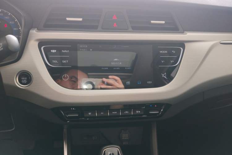 Used Geely Auto Vision X3 2019 Upgraded Model 1.5L CVT Prestige Version Audio And AC Panel