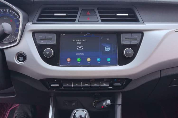 Used Geely Auto Vision X3 2019 Upgraded Model 1.5L CVT Elite Version Audio And AC Panel