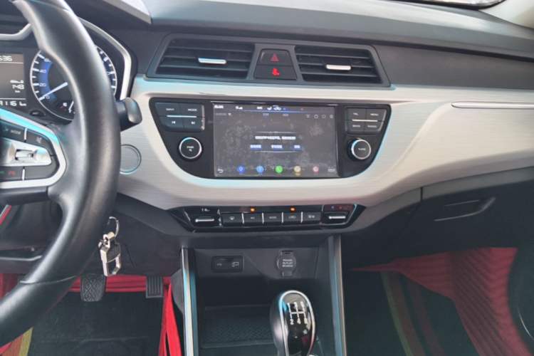 Used Geely Auto Vision X3 2019 Upgraded Model 1.5L Manual Luxury Version Audio And AC Panel