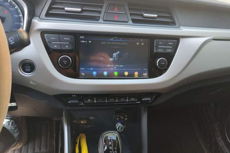 Used Geely Auto Vision X3 2019 Upgraded Model 1.5L CVT Prestige Version Audio And AC Panel