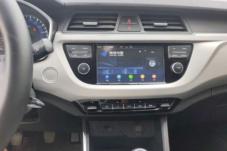 Used Geely Auto Vision X3 2019 Upgraded Model 1.5L Manual Luxury Version Audio And AC Panel