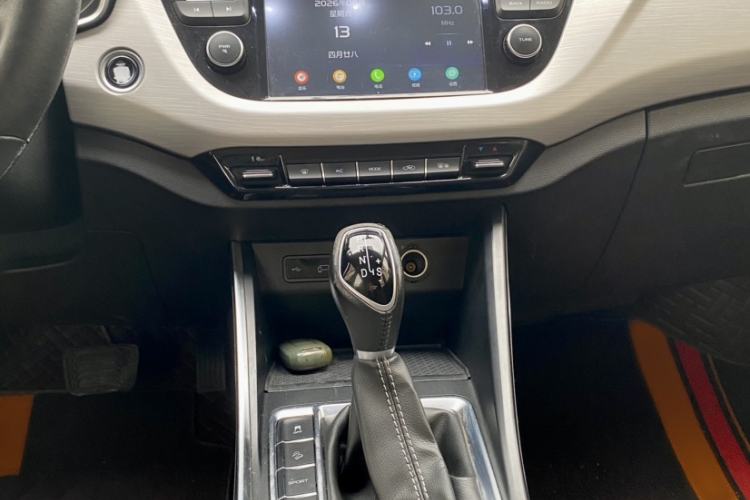 Used Geely Auto Vision X3 2019 Upgraded Model 1.5L CVT Elite Version Audio And AC Panel