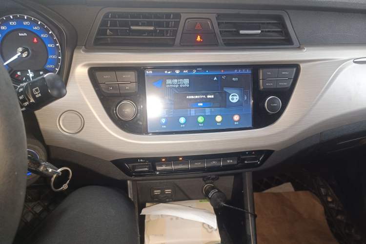 Used Geely Auto Vision X3 2019 Upgraded Model 1.5L Manual Luxury Version Audio And AC Panel
