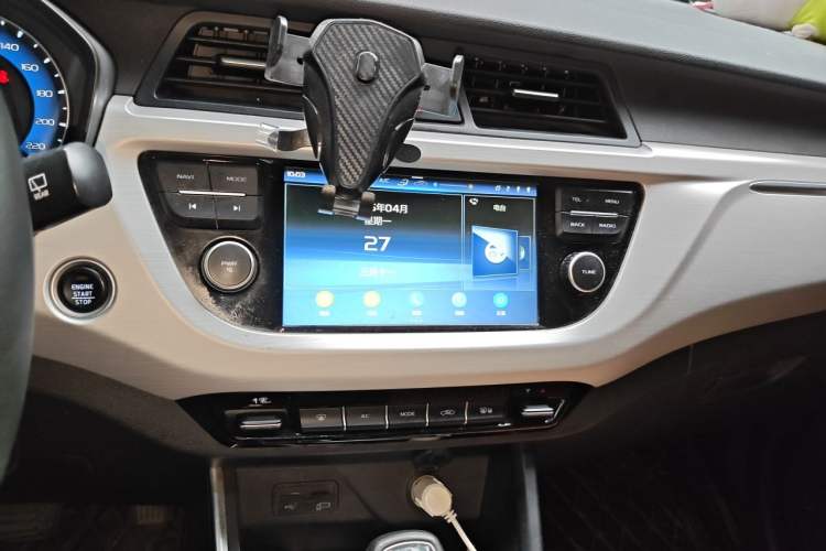 Used Geely Auto Vision X3 2019 Upgraded Model 1.5L CVT Elite Version Audio And AC Panel