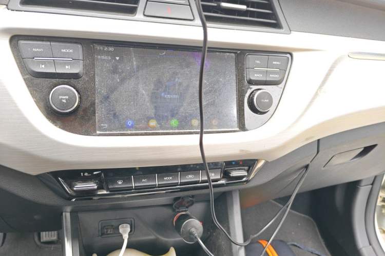 Used Geely Auto Vision X3 2019 Upgraded Model 1.5L Manual Elite Version Audio And AC Panel