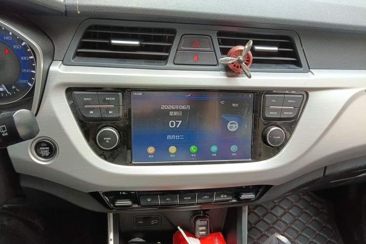 Used Geely Auto Vision X3 2019 Upgraded Model 1.5L CVT Elite Version Audio And AC Panel