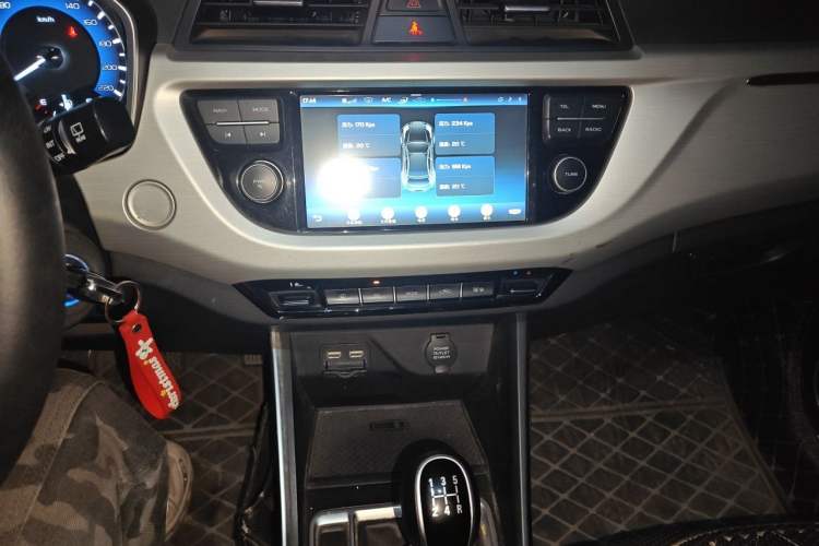 Used Geely Auto Vision X3 2019 Upgraded Model 1.5L Manual Elite Version Audio And AC Panel