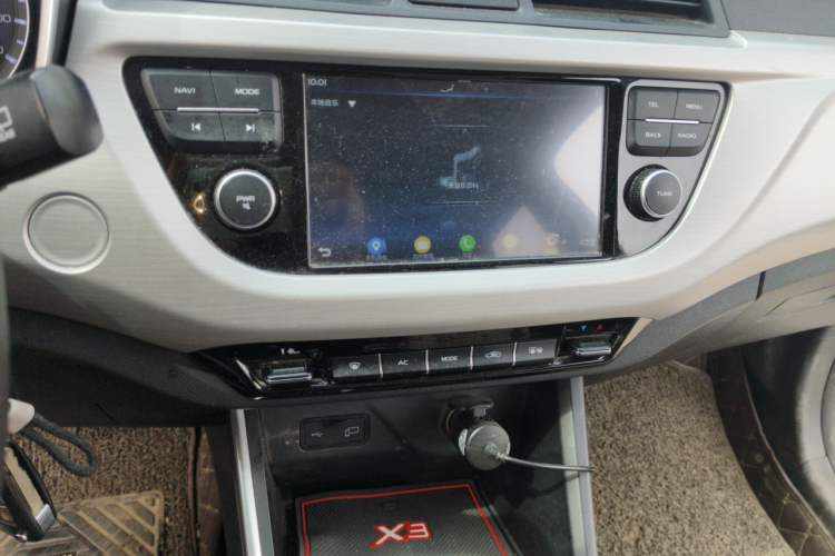 Used Geely Auto Vision X3 2019 Upgraded Model 1.5L Manual Elite Version Audio And AC Panel