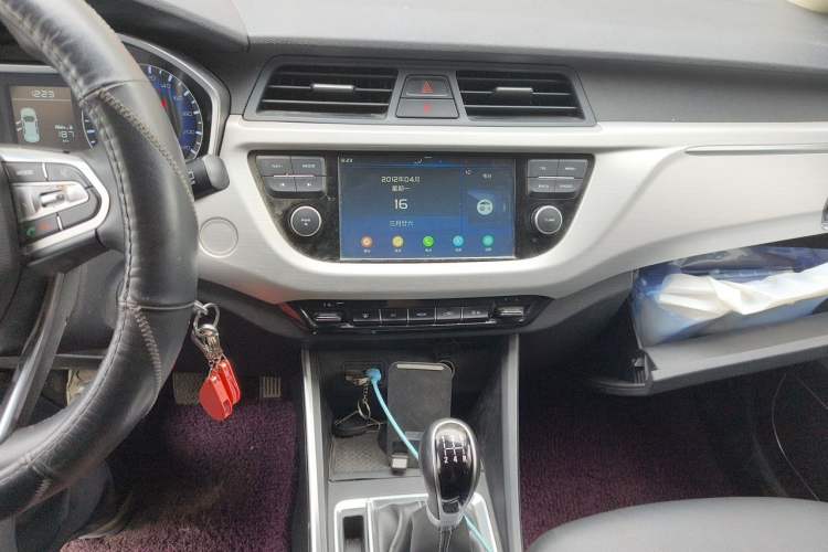 Used Geely Auto Vision X3 2019 Upgraded Model 1.5L Manual Elite Version Audio And AC Panel