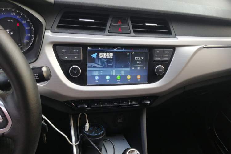 Used Geely Auto Vision X3 2019 Upgraded Model 1.5L Manual Luxury Version Audio And AC Panel
