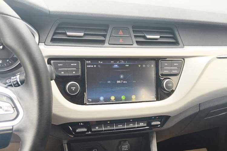 Used Geely Auto Vision X3 2019 Upgraded Model 1.5L CVT Elite Version Audio And AC Panel