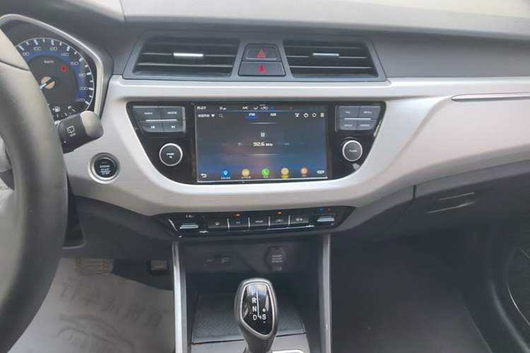 Used Geely Auto Vision X3 2019 Upgraded Model 1.5L CVT Elite Version Audio And AC Panel