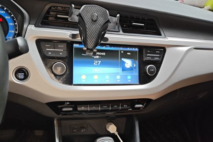 Used Geely Auto Vision X3 2019 Upgraded Model 1.5L CVT Elite Version Audio And AC Panel