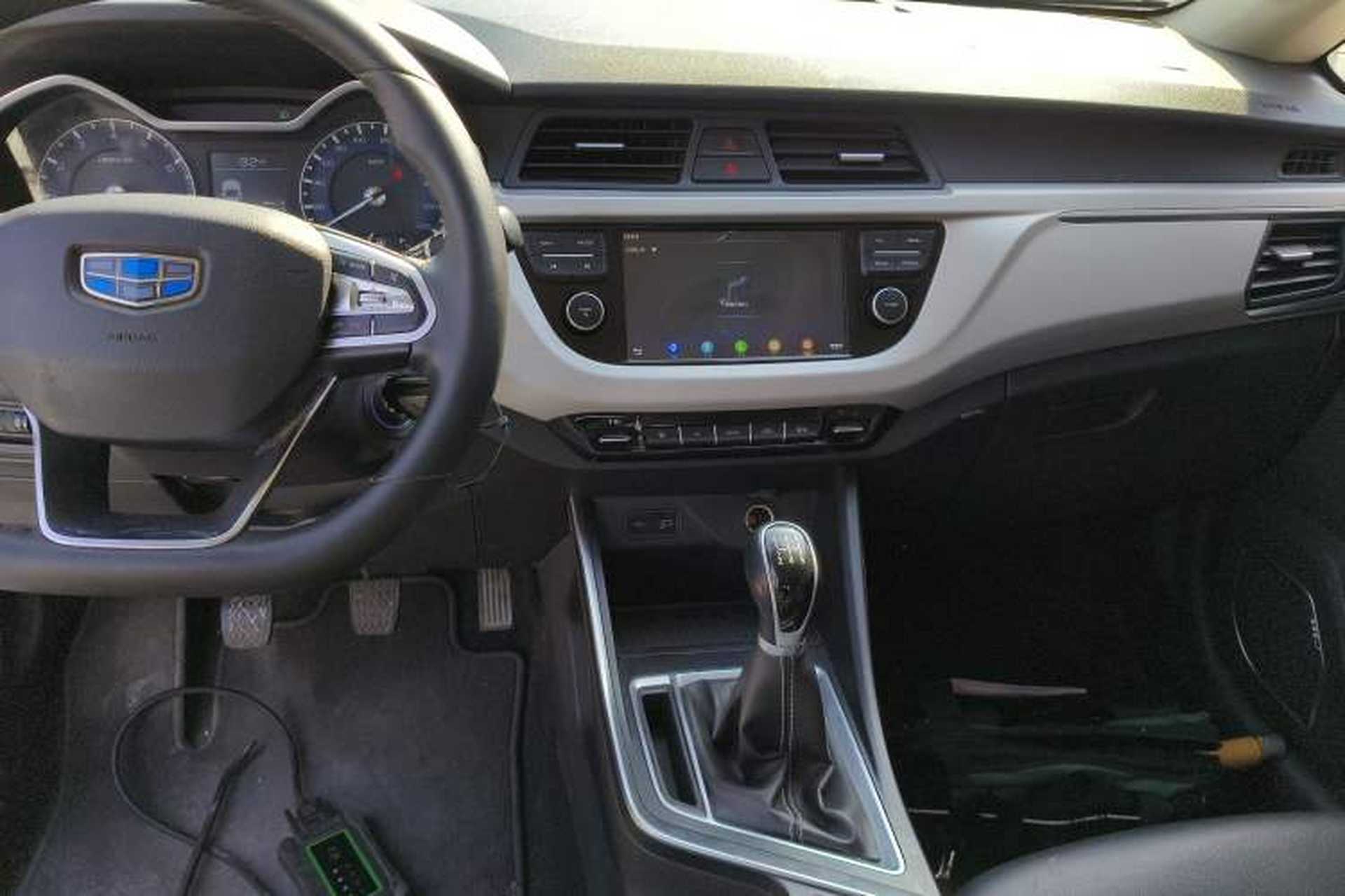 Used Geely Auto Vision X3 2019 Upgraded Model 1.5L Manual Luxury Version Audio And AC Panel