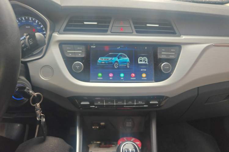 Used Geely Auto Vision X3 2019 Upgraded Model 1.5L Manual Luxury Version Audio And AC Panel
