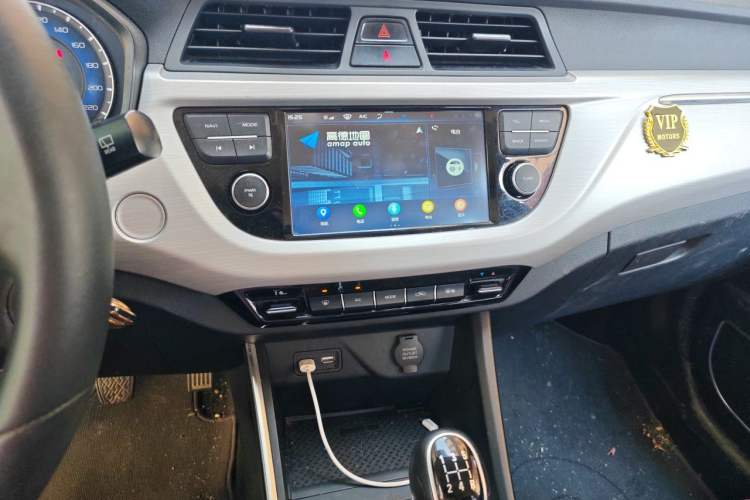 Used Geely Auto Vision X3 2019 Upgraded Model 1.5L Manual Luxury Version Audio And AC Panel