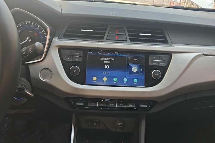 Used Geely Auto Vision X3 2019 Upgraded Model 1.5L Manual Elite Version Audio And AC Panel