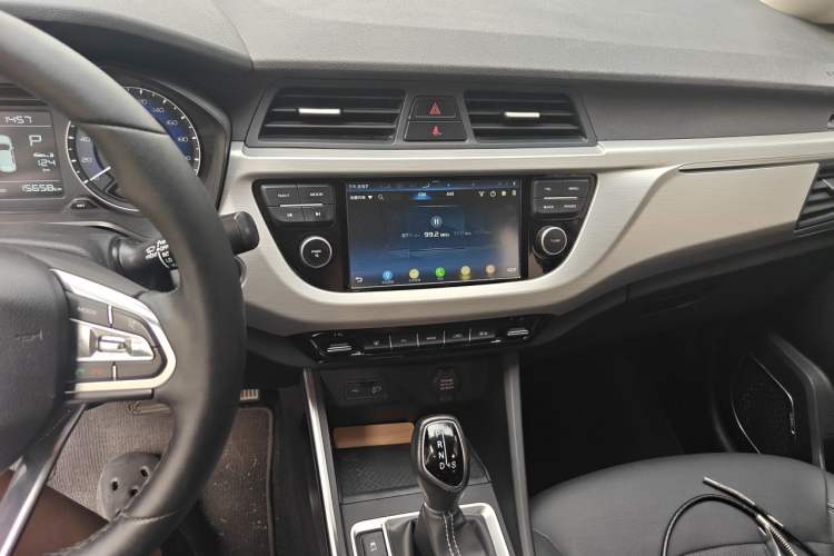 Used Geely Auto Vision X3 2019 Upgraded Model 1.5L CVT Elite Version Audio And AC Panel