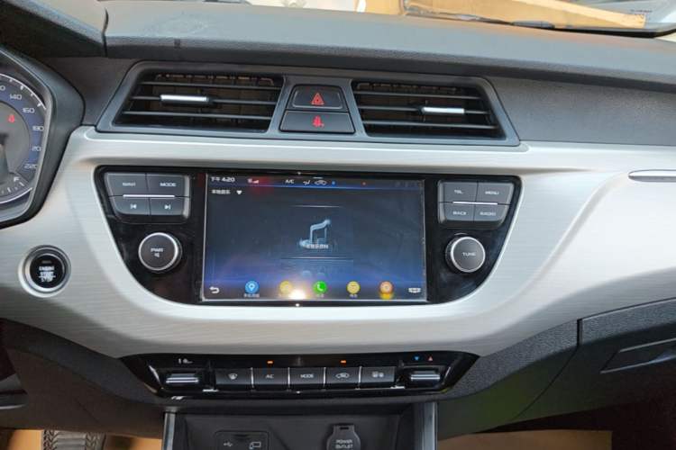 Used Geely Auto Vision X3 2019 Upgraded Model 1.5L CVT Elite Version Audio And AC Panel
