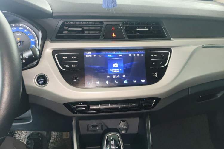 Used Geely Auto Vision X3 2019 Upgraded Model 1.5L CVT Prestige Version Audio And AC Panel