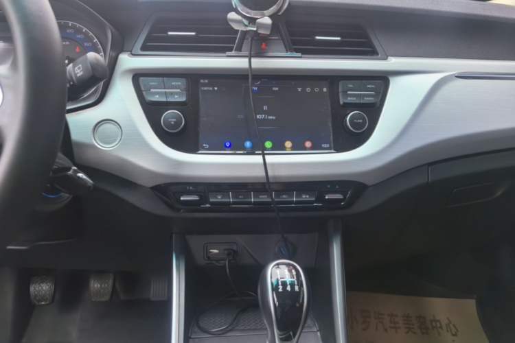 Used Geely Auto Vision X3 2019 Upgraded Model 1.5L Manual Luxury Version Audio And AC Panel
