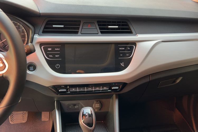 Used Geely Auto Vision X3 2019 Upgraded Model 1.5L CVT Prestige Version Audio And AC Panel