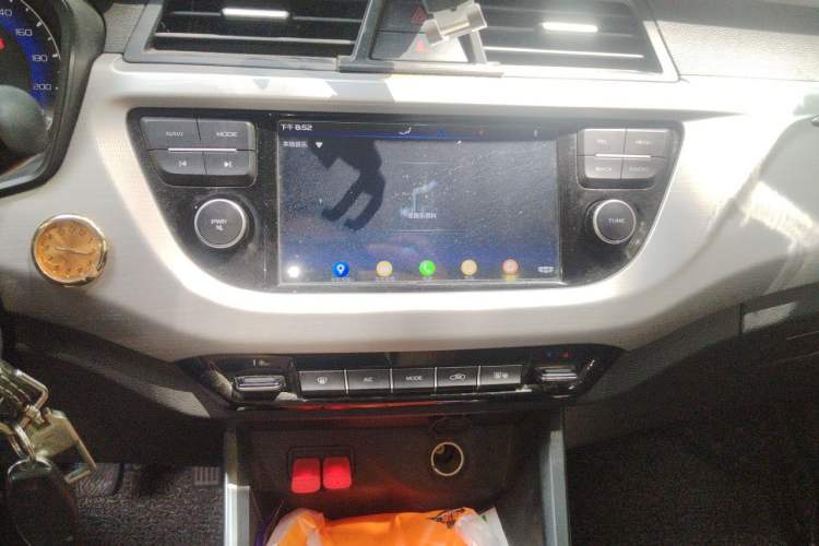 Used Geely Auto Vision X3 2019 Upgraded Model 1.5L Manual Elite Version Audio And AC Panel