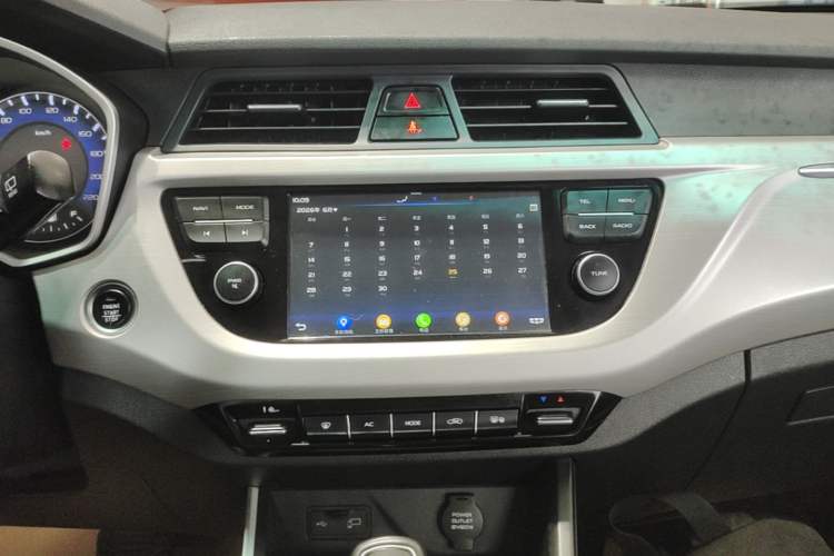 Used Geely Auto Vision X3 2019 Upgraded Model 1.5L CVT Elite Version Audio And AC Panel